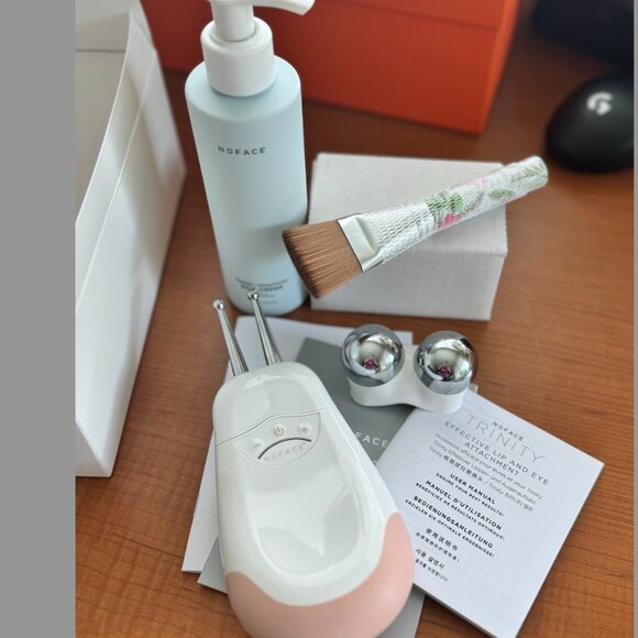 *NuFACE Trinity w/ ELE Attachment, Brush, & 6-oz Silk Activator - Picture 4 of 5